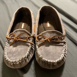 Lamo womens 7 hard bottom shoe